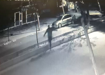 Beylikdüzü'nde erkek kuaförüne kuşun yağdı