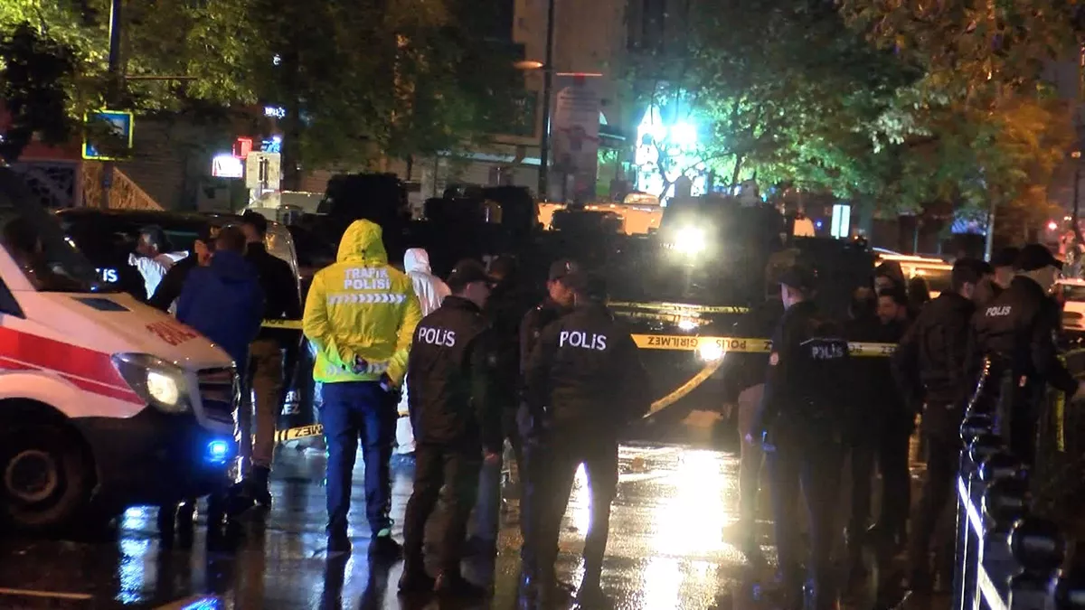 Beyoğlu'nda silahlı çatışma; 1 ölü 2 yaralı