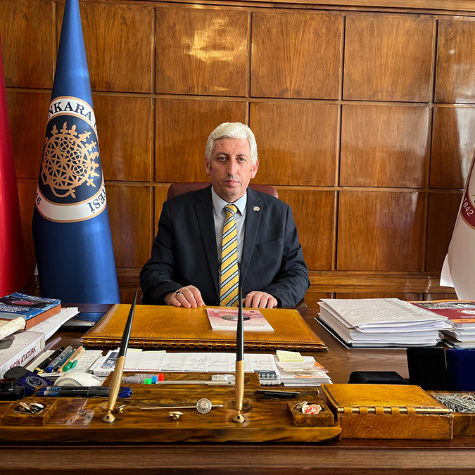 Ankara Üniversitesi Veteriner Fakültesi Dekanı Prof. Dr. Ender Yarsan, her yıl dünyada 700 bin kişinin, bilinçsiz antibiyotik tüketimi sonucu antibiyotik dirençli bakterilerden kaynaklanan enfeksiyon nedeniyle öldüğünü söyledi.