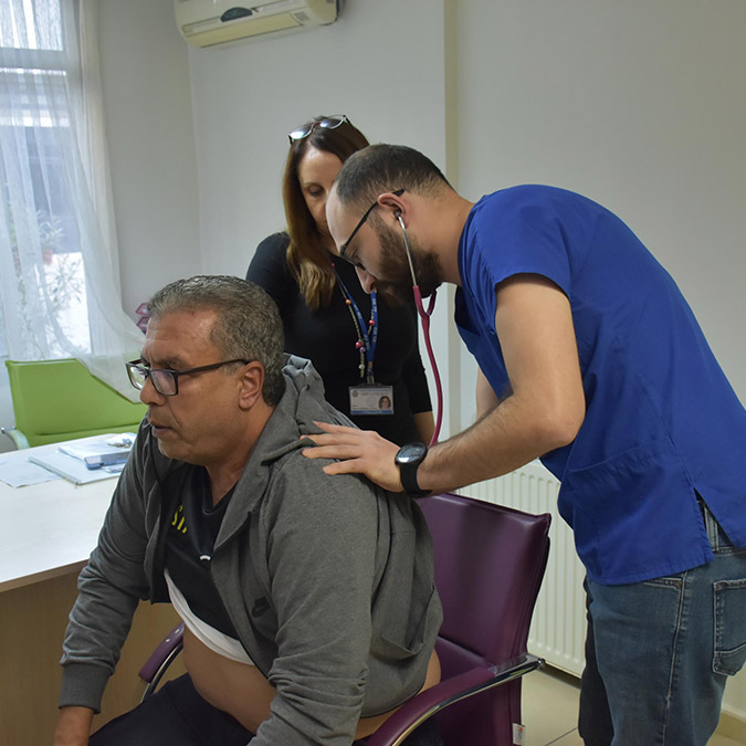 İzmir'de akciğer nakliyle sağlığına kavuşan Cihat Akın (57) ve nakil için uygun akciğer bekleyen Mustafa Saylık (56) 3-9 Kasım Organ Bağışı Haftası öncesi, herkese 'organ bağışçısı olun' çağrısında bulundu.