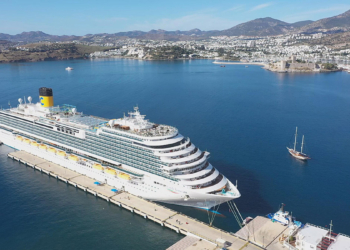 Bodrum'a sezonun son yolcu gemisi geldi