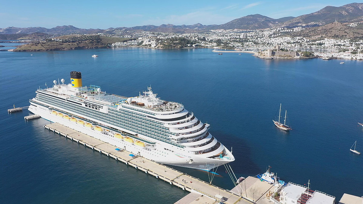 Bodrum'a sezonun son yolcu gemisi geldi