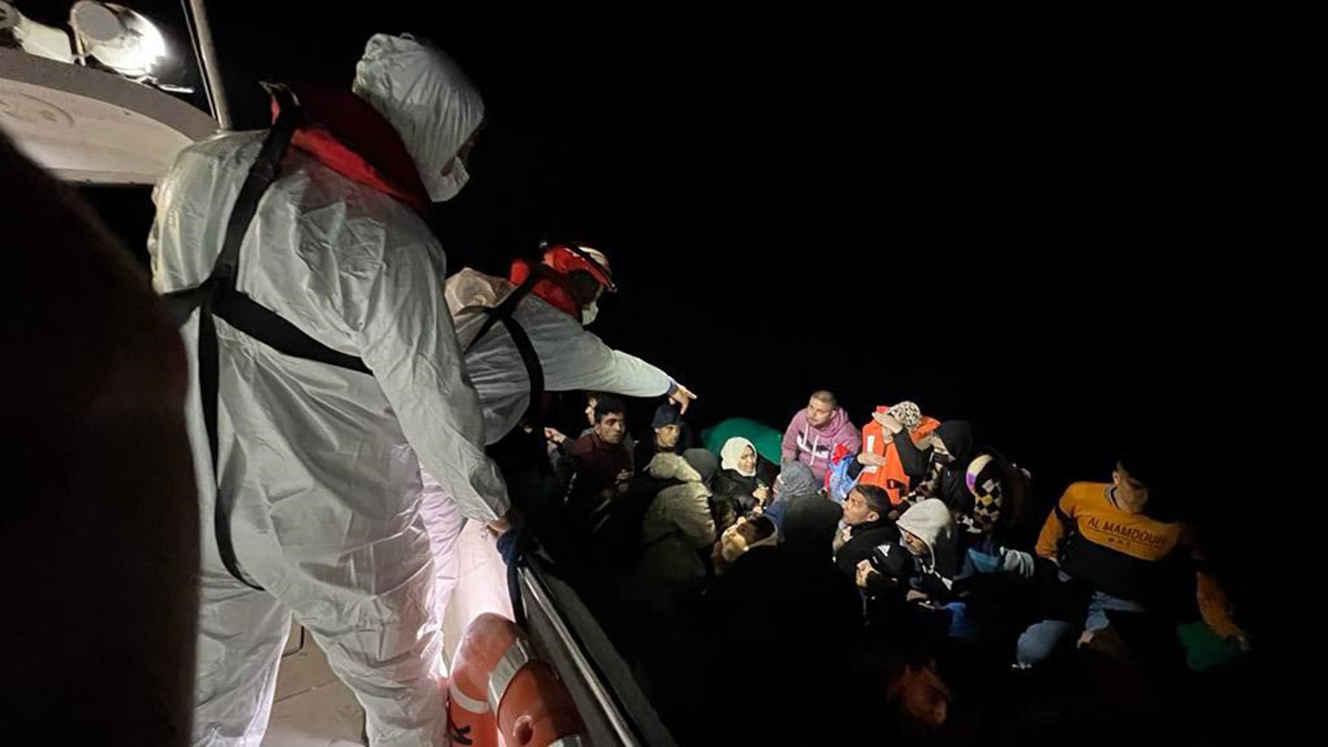 Geri itilen 6 kaçak göçmen kurtarıldı