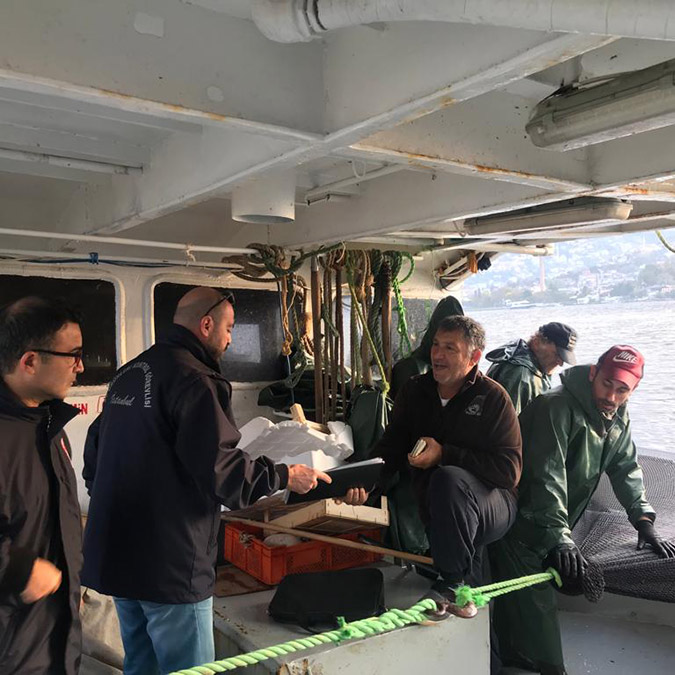 Boğaz'da balıkçı teknelerine denetim