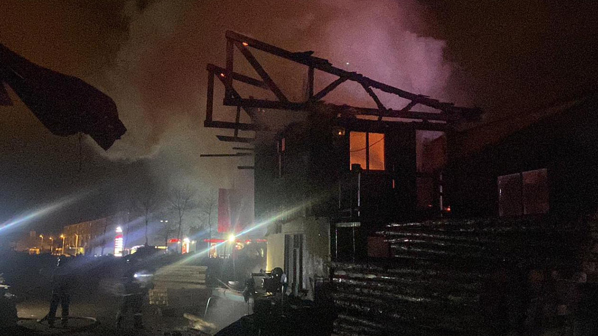 Bolu'da kereste fabrikasında yangın