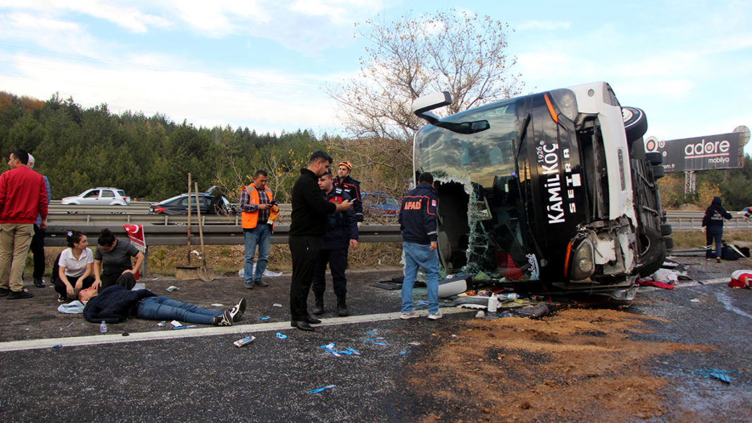 Yolcu otobüslerinin karıştığı 43 kazada 83 can kaybı