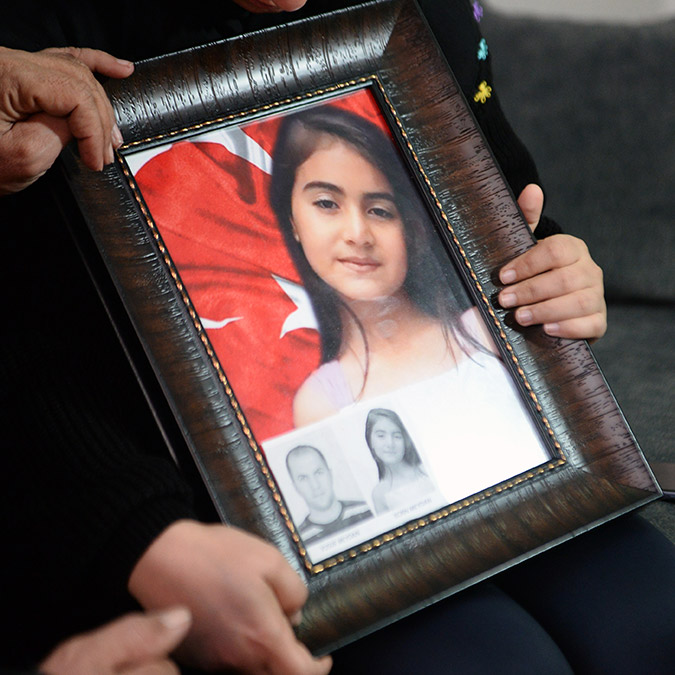 İstanbul İstiklal Caddesi'ndeki bombalı terör saldırısında eşi Yusuf Meydan (34) ile kızı Ecrin’i (9) kaybeden Mevlüdiye Meydan (33), patlamanın etkisini sırtında hissettiğini belirtti.