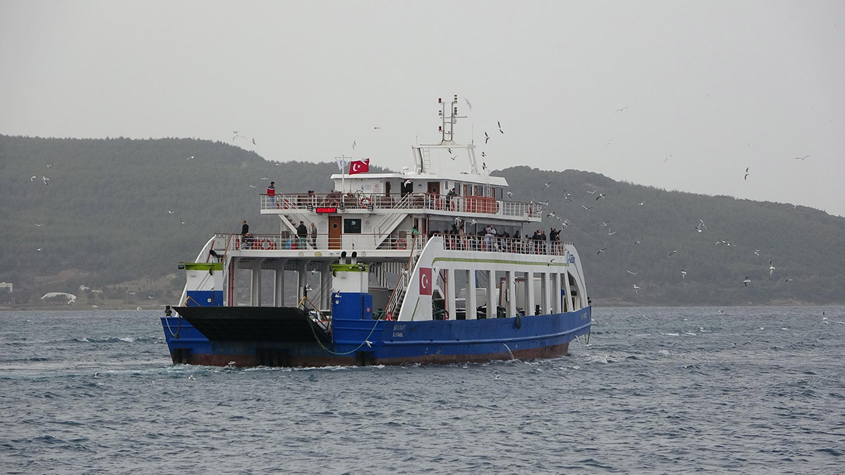 Bozcaada'ya tüm feribot seferleri iptal edildi