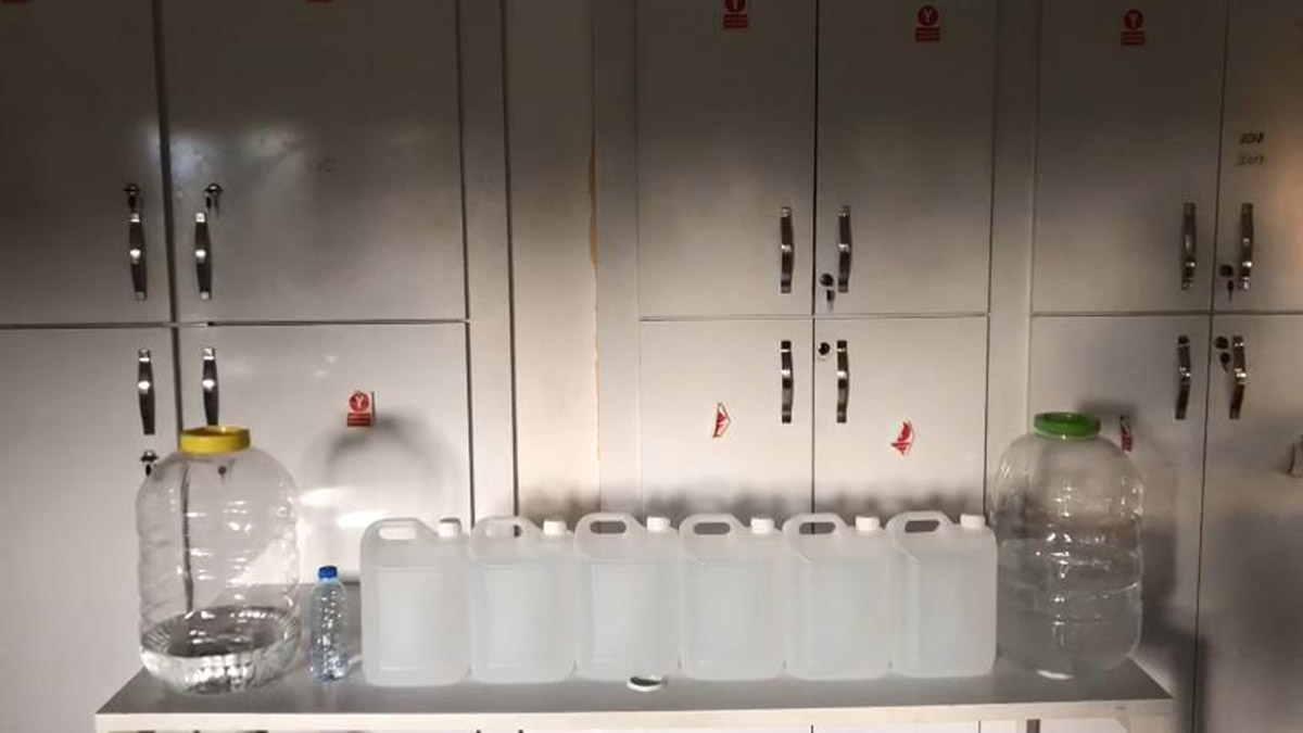 Bursa'da sahte içkiden zehirlenip hastaneye kaldırılan 14 kişiden 6'sı hayatını kaybetti. Sahte içkiyi sattığı belirlenen ve kendisi de içtiği için hastanede tedaviye alınan Kamil Cihat İşcen (51), taburcu edildi.