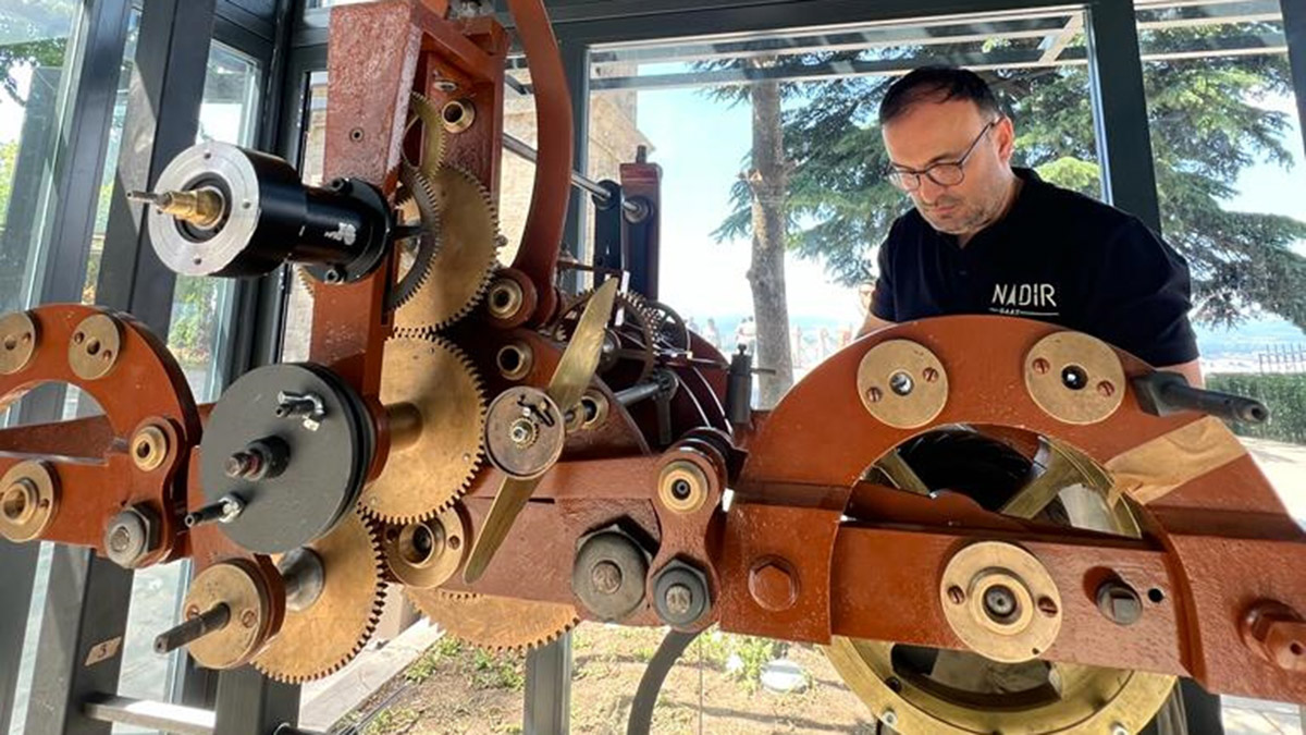 Atıl halde duran saat restore edildi