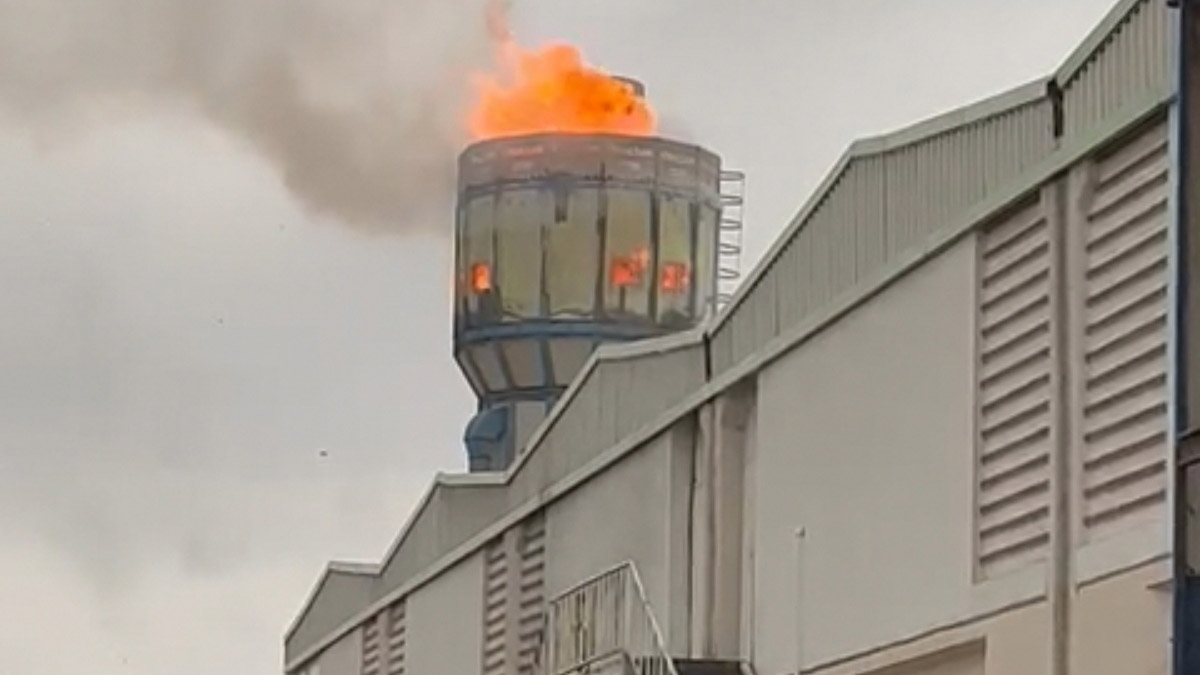 Bursa'da, orman ürünleri fabrikasının talaş silosunda yangın