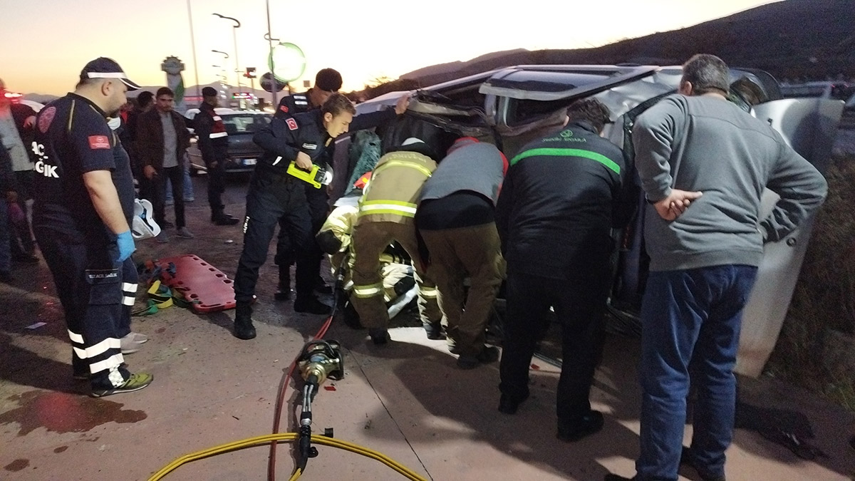 Takla atan otomobilde sıkışan sürücü kurtarıldı