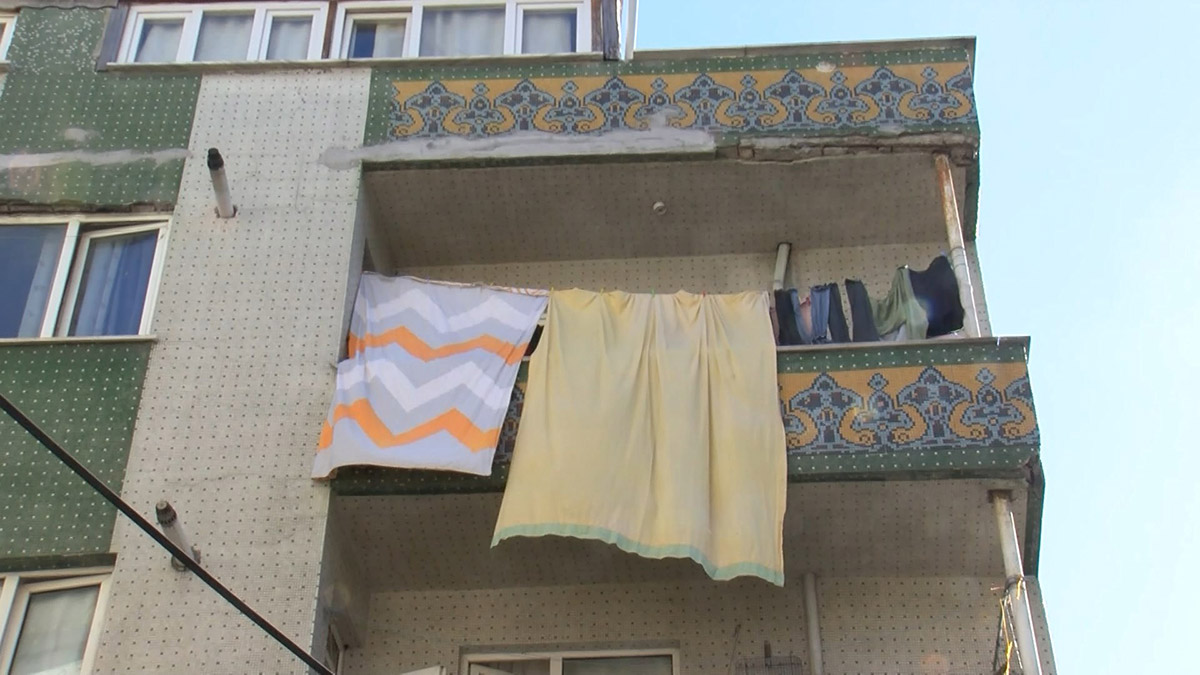 Çamaşır asarken 4'üncü kattan düştü