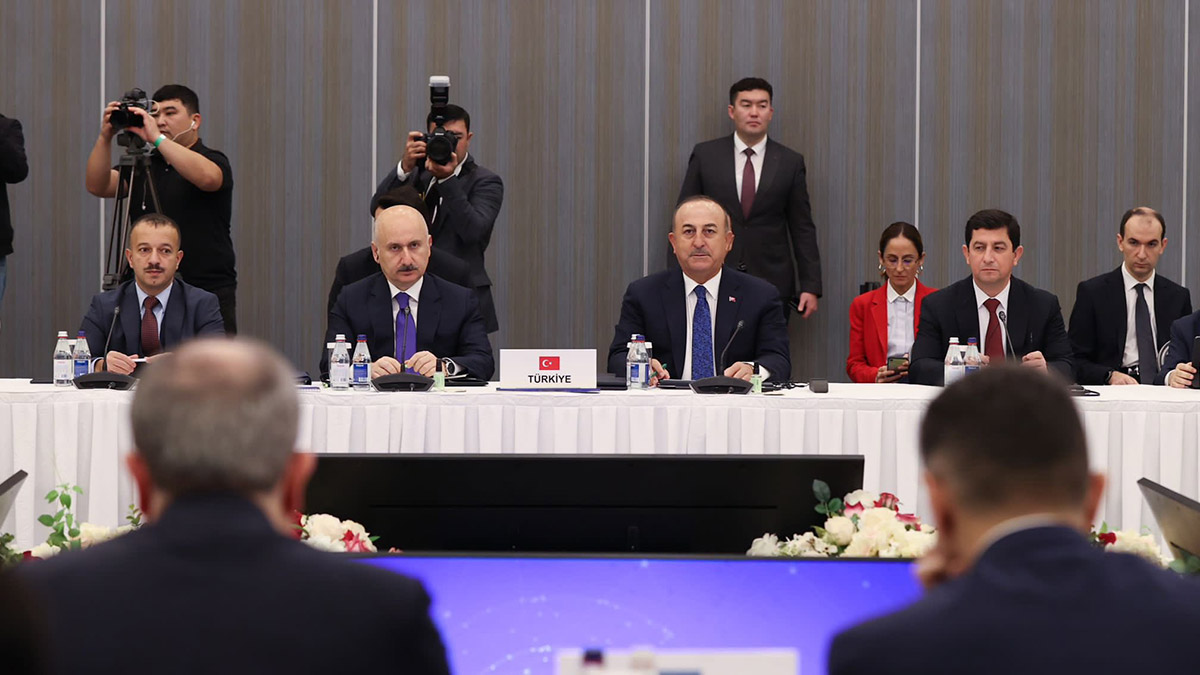 Orta Koridor'da taşınan kargo hacminin 6 kat olması gerekiyor