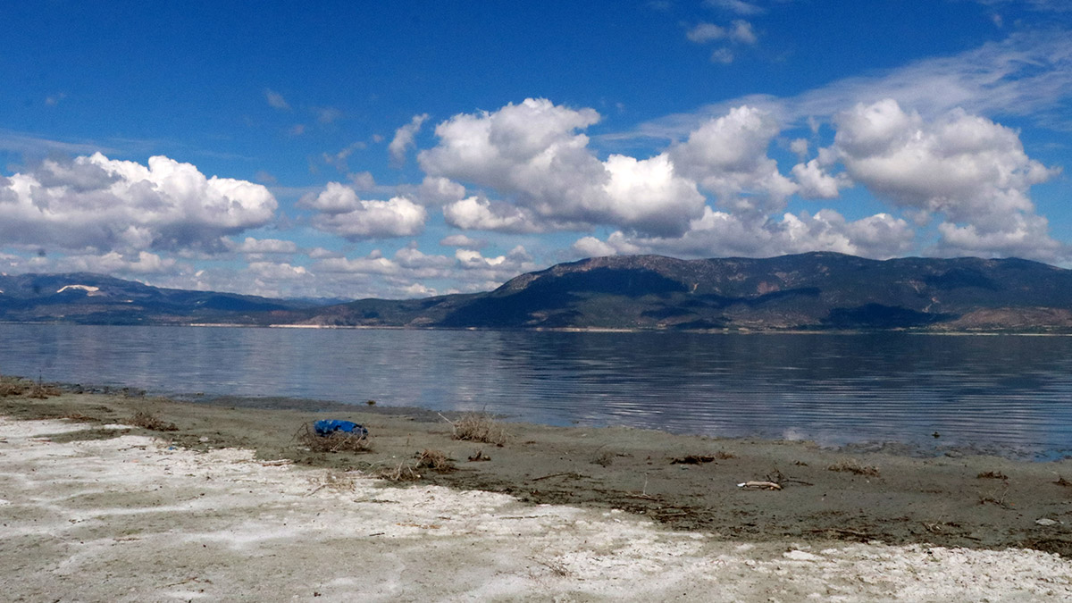 Türkiye'nin 7'nci büyük gölü Burdur Gölü'nde su seviyesi, en yüksek düzeye ulaştığı 1970 yılı Mayıs ayından bu yana 19,94 metre düştü.