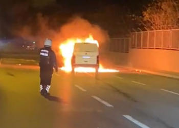 Çekmeköy'de minibüs yangını