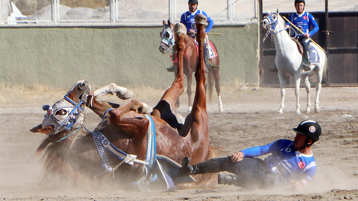Cirit müsabakasında korkutan kaza