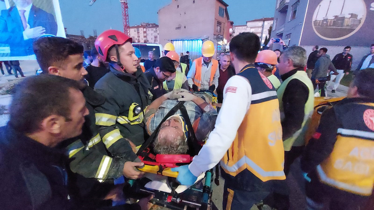 Çorum'da inşaatta iskele çöktü; 2 yaralı