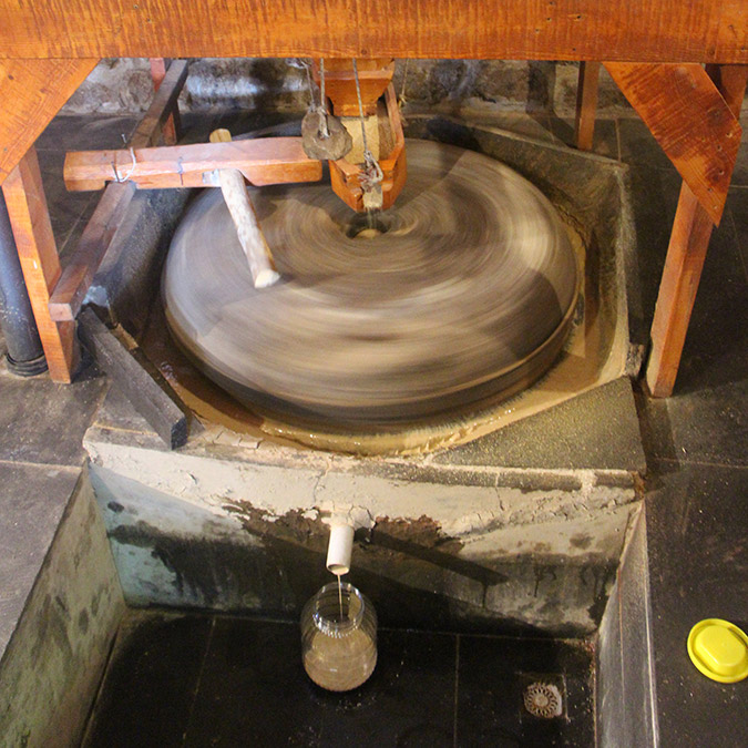 153 yıllık tarihi değirmende tahin üretimi