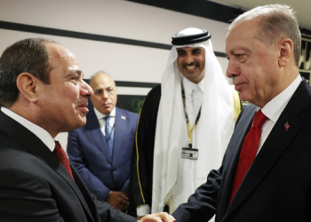 Erdoğan Katar'da liderlerle bir araya geldi
