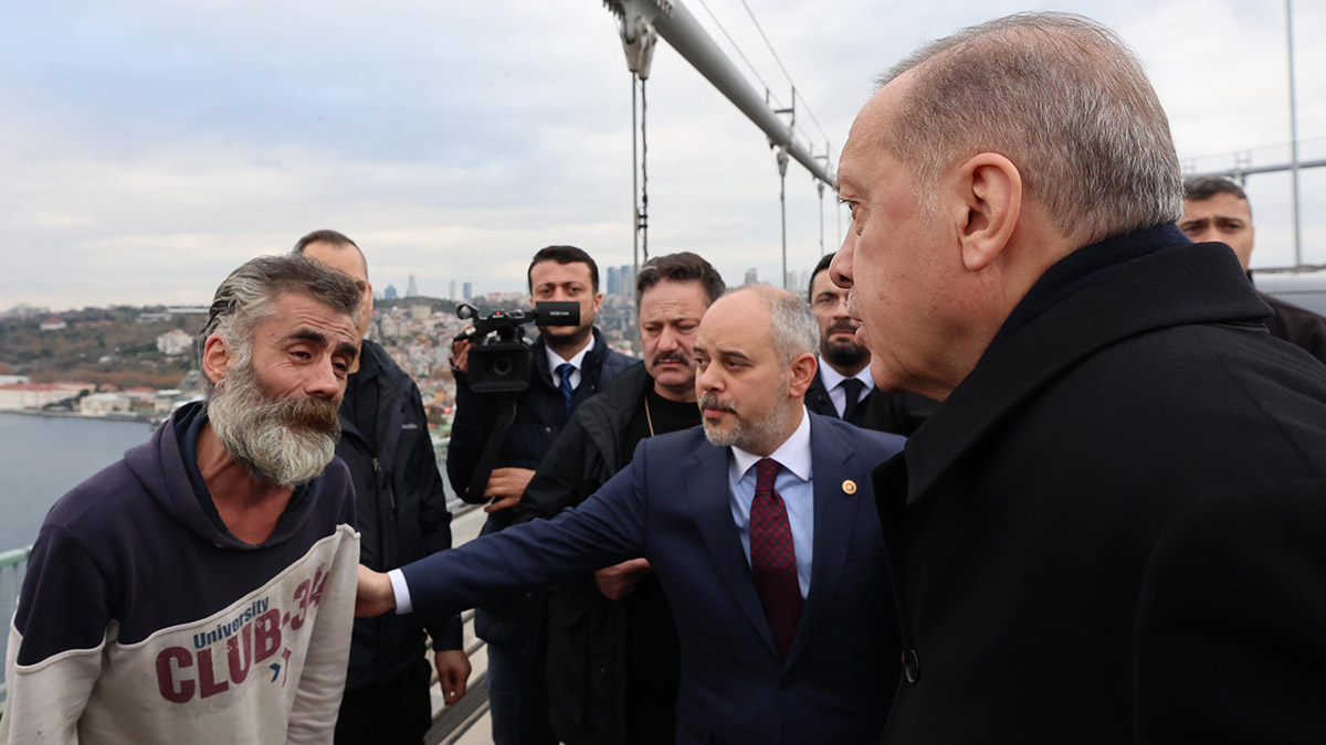 Erdoğan köprüde intihar girişimine engel oldu
