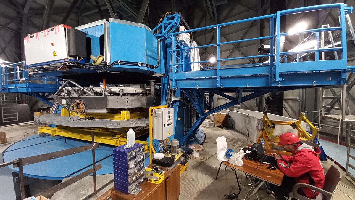 Doğu Anadolu Gözlemevi'nde aynalar kurulmaya başladı