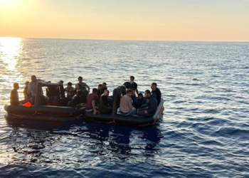 Can salıyla geri itilen 63 kaçak göçmen kurtarıldı