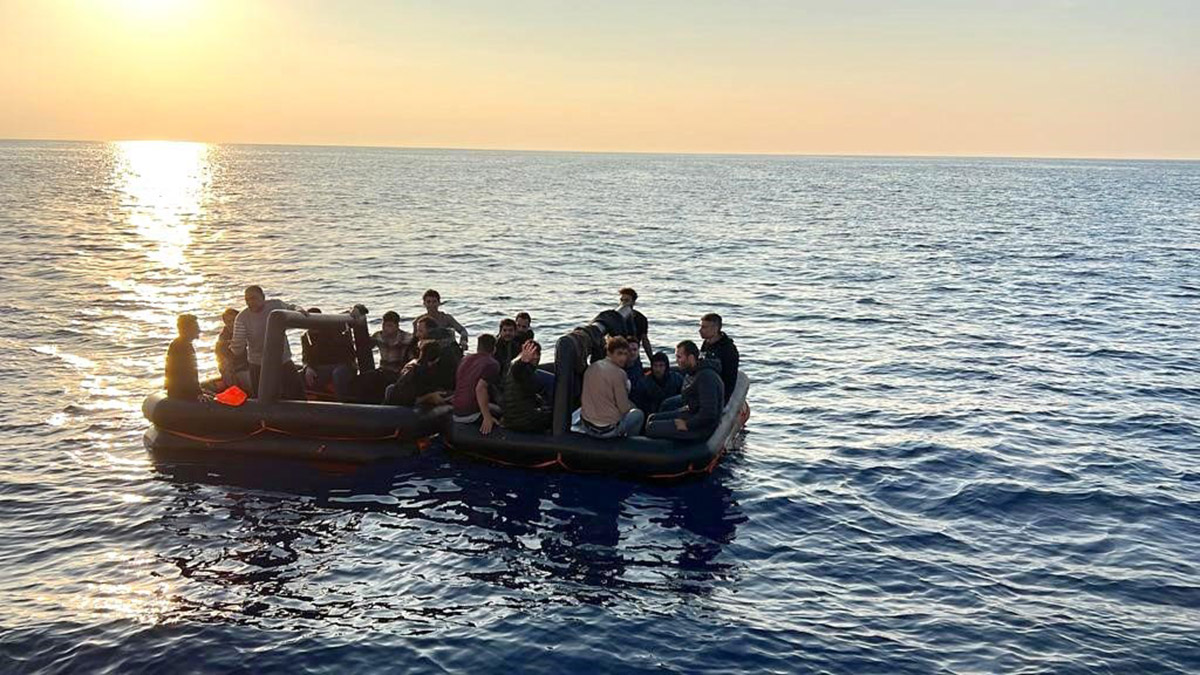 Can salıyla geri itilen 63 kaçak göçmen kurtarıldı