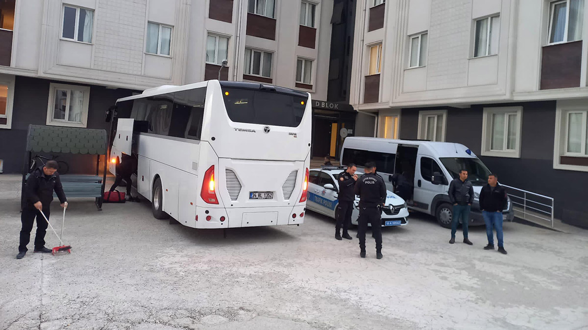 Deprem bölgesinde görevli polisler helallik istedi