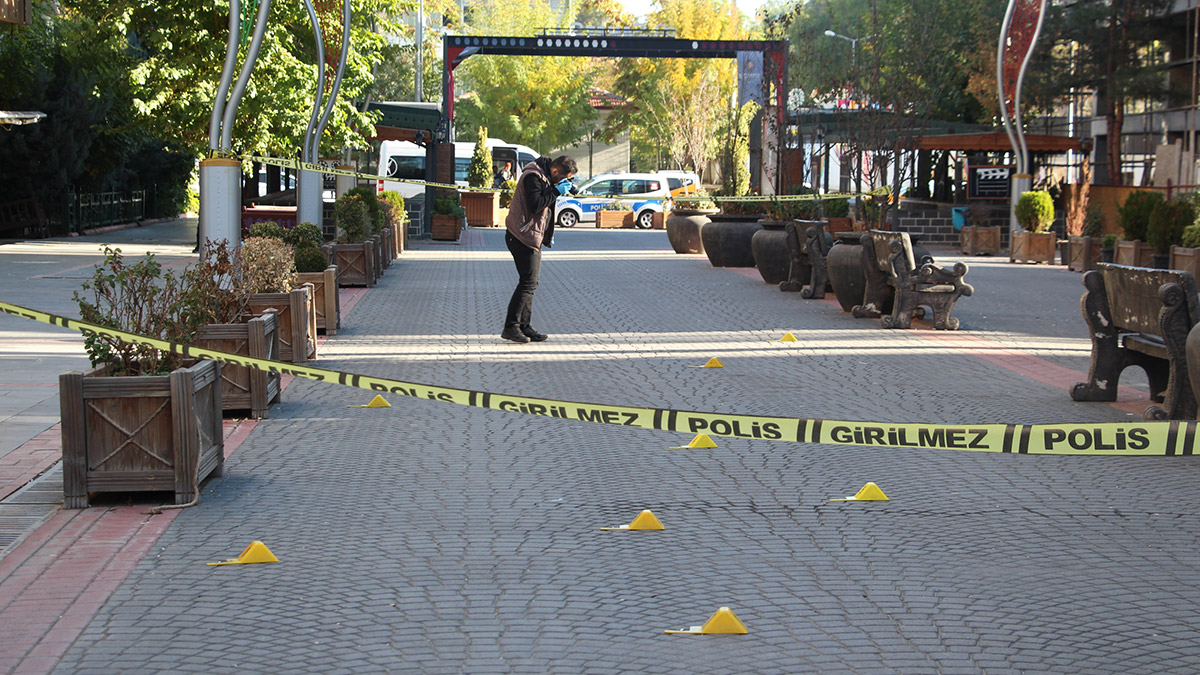 Diyarbakır'da kafe kurşunlandı