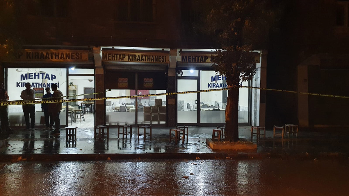 Yüzleri maskeli 4 kişi kahveye ateş açtı