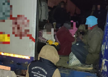 TIR'dan 133 kaçak göçmen çıktı