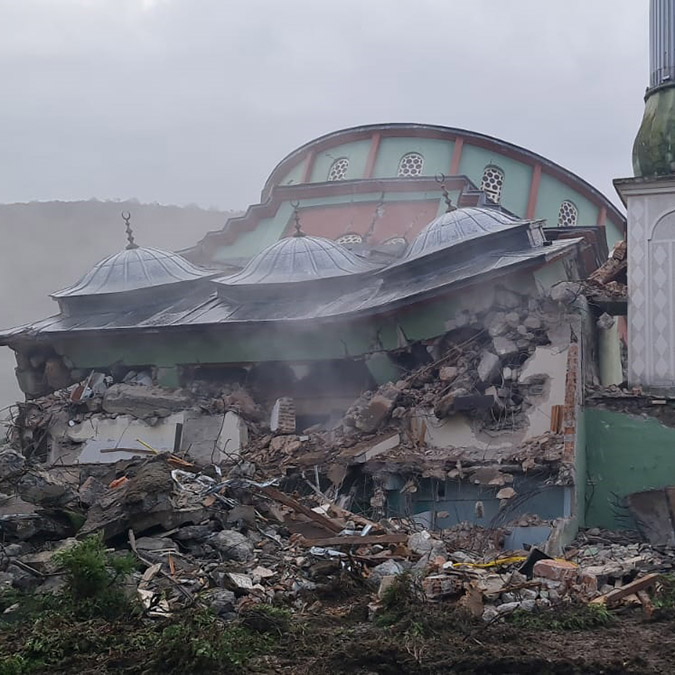 Sarıdere Köyü Camisi'nin yıkımına başlandı