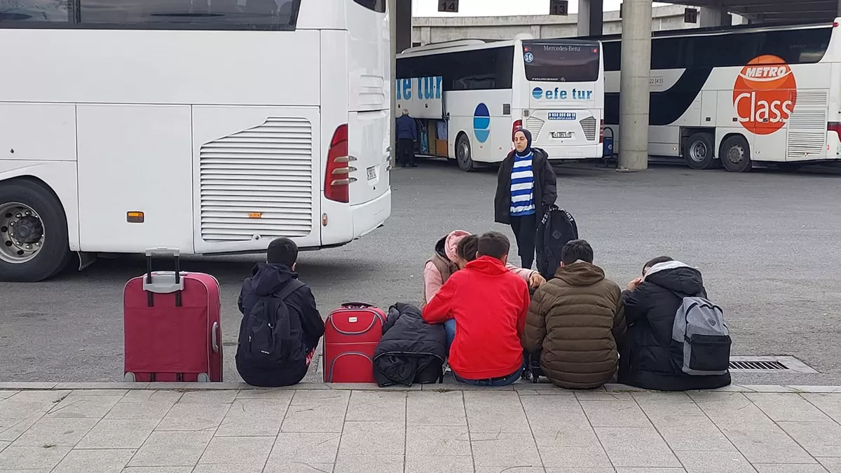 Düzce'nin gölkaya ilçesindeki 5. 9 büyüklüğündeki depremin ardından düzce üniversitesi 1 hafta süreyle tatil edildi.