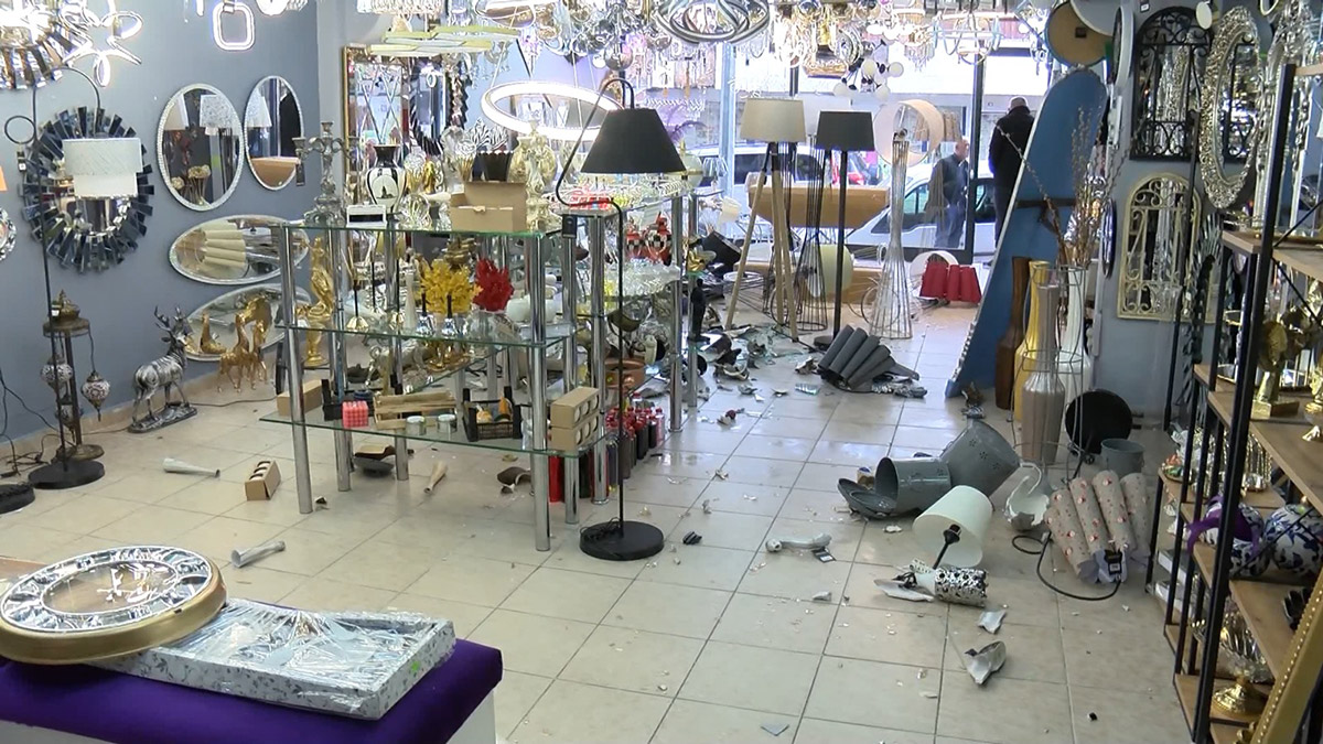 Düzce'nin Gölyazı ilçesi merkezli 5.9 büyüklüğündeki deprem, köylerde hasara neden oldu. Merkez üssüne 32 kilometre uzaklıktaki Kaynaşlı ilçesine bağlı Saz köyünün camisi hasar gördü.