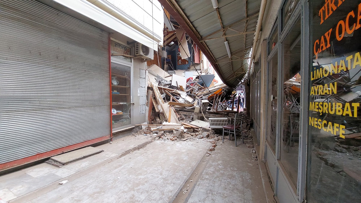 İş yeri depremde yıkıldı