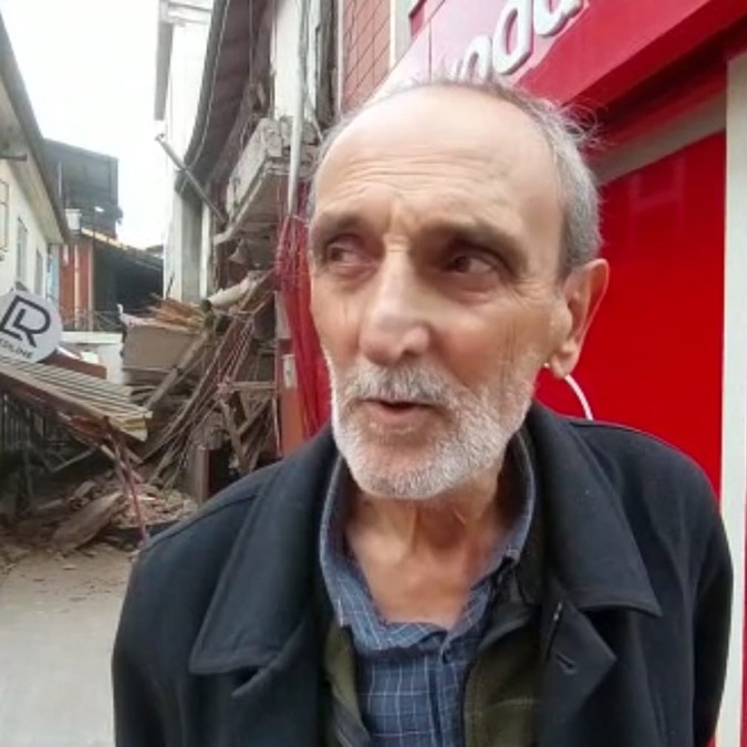 İş yeri depremde yıkıldı