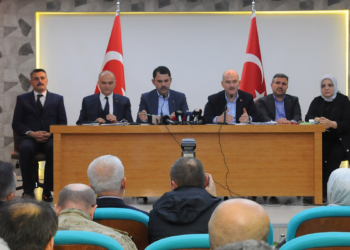 Depremde evi ve eşyası zarar görenlere yardım