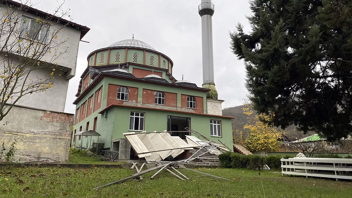 Sarıdere köyünün camisi yıkılıyor