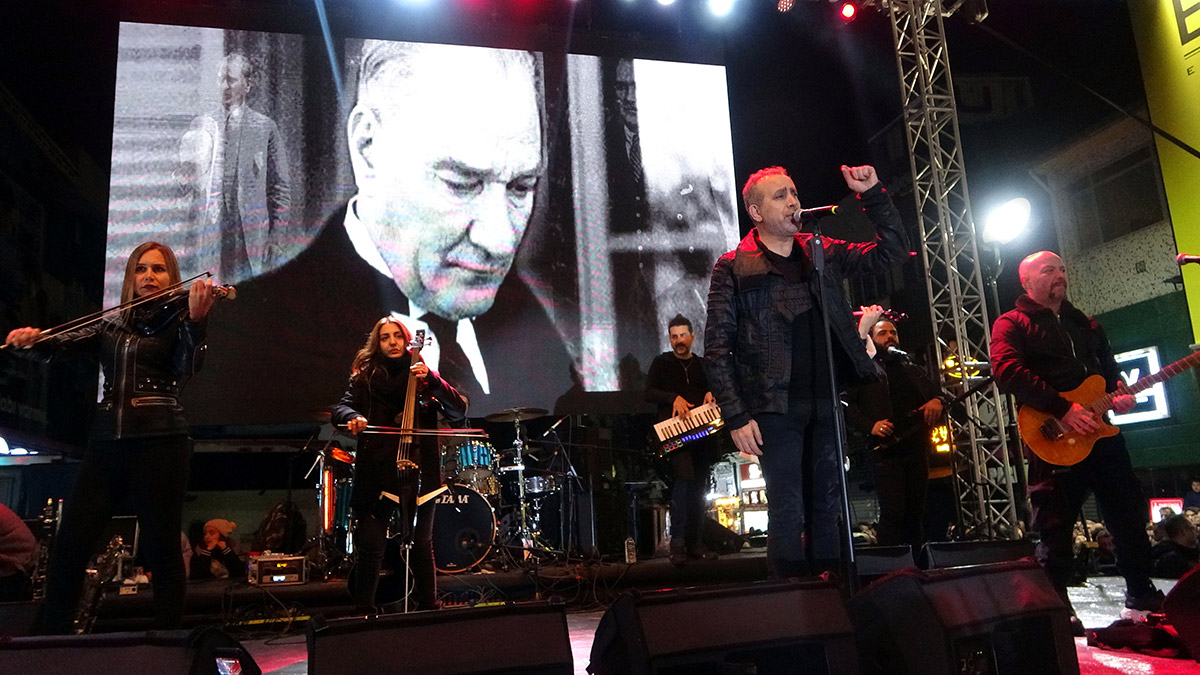 Edirne'nin düşman işgalinden kurtuluşu; Haluk Levent sahne aldı