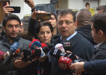 İmamoğlu İstiklal Caddesi'ndeki esnafı ziyaret etti