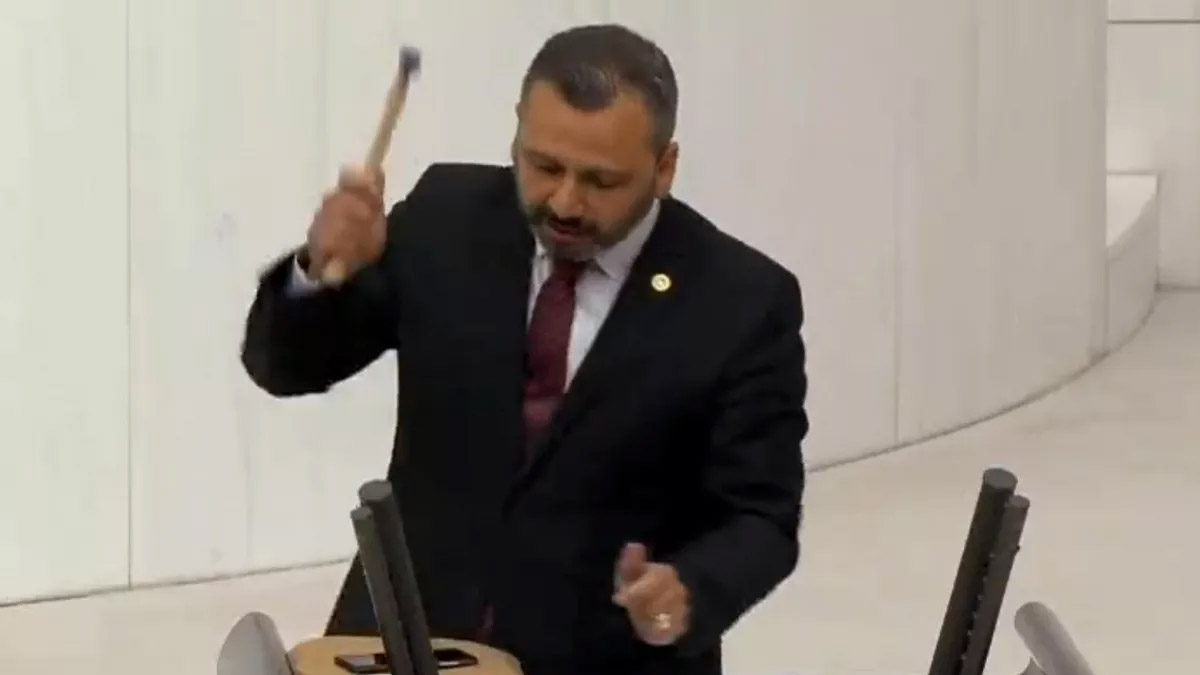 Meclis kürsüsüne zarar veren CHP'li Erbay'a 10 bin TL'lik fatura