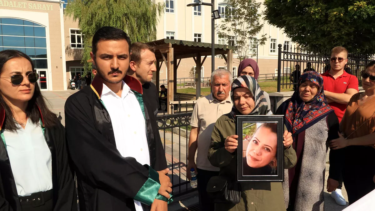 Burdur'da, ayrı yaşadığı eşi nurcan seçer'i öldüren tutuklu sanık serhan seçer'in (34) yargılanmasına devam edildi.