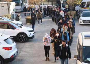 Dolandırıcılık operasyonunda 30 kişi gözaltında