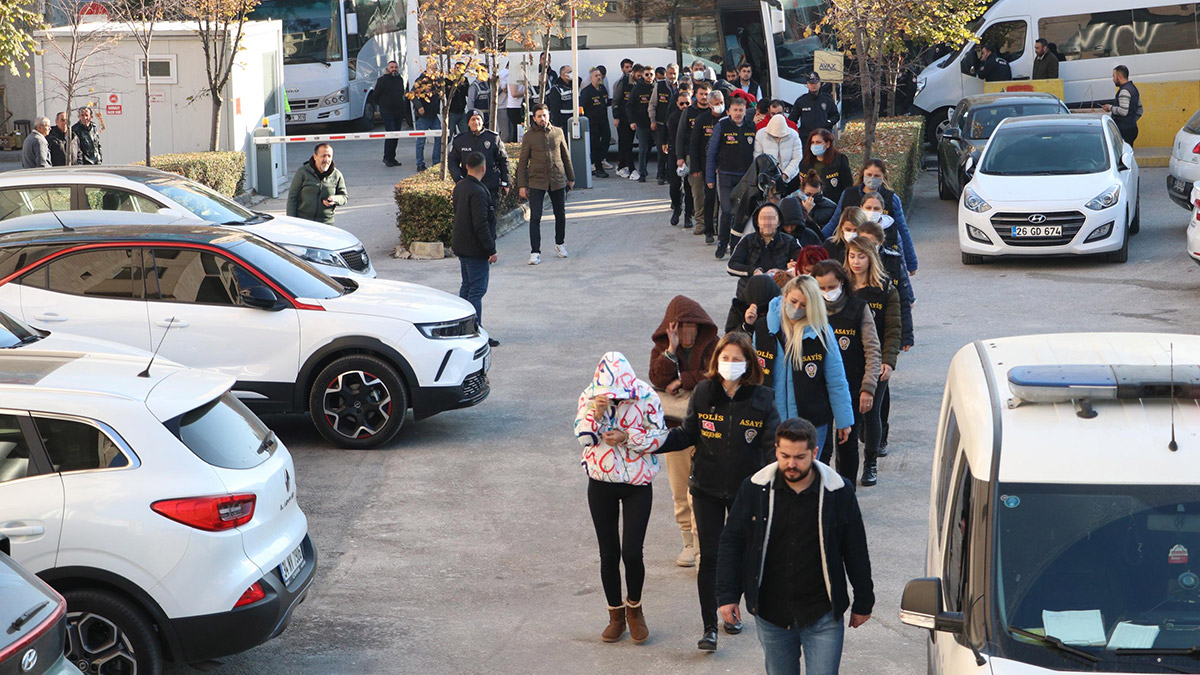 Dolandırıcılık operasyonunda 30 kişi gözaltında