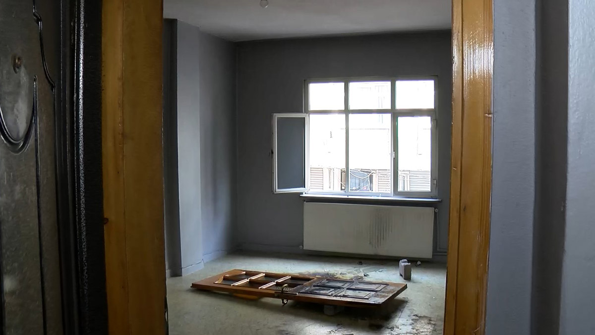 Sultangazi'de, iddiaya göre ev sahibinin tahliye kağıdı imzalatmasına sinirlenen kiracı evi yaktı. Ev sahibi Ç.Y’nin, evi yakan kiracısından şikayetçi olduğu öğrenildi.