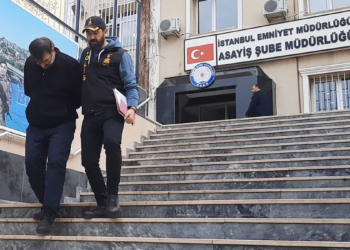 Fatih'te 600 bin lira değerinde gümüşleri çalan şüpheliler kamerada