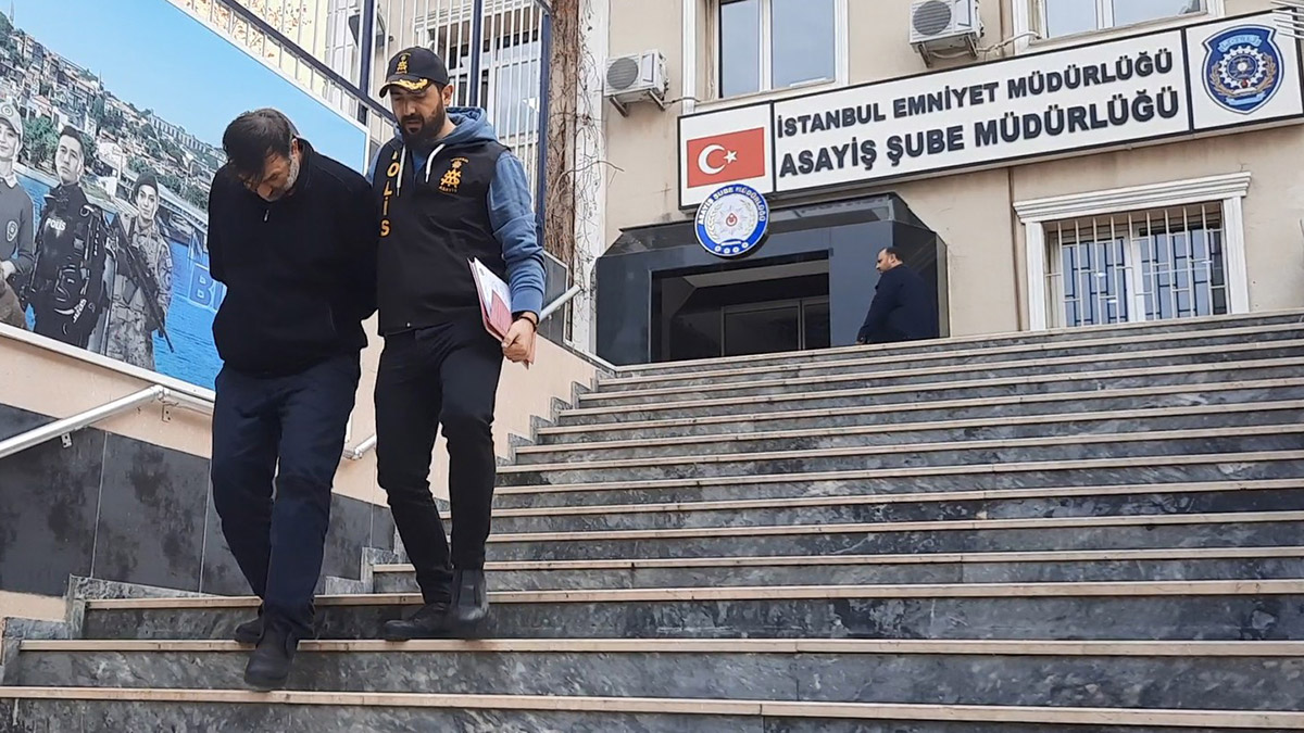 Fatih'te 600 bin lira değerinde gümüşleri çalan şüpheliler kamerada