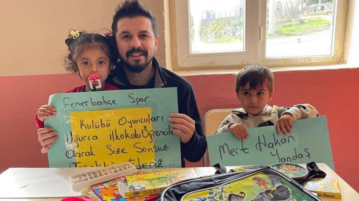 Fenerbahçeli futbolcular 5 okula yardımda bulundu