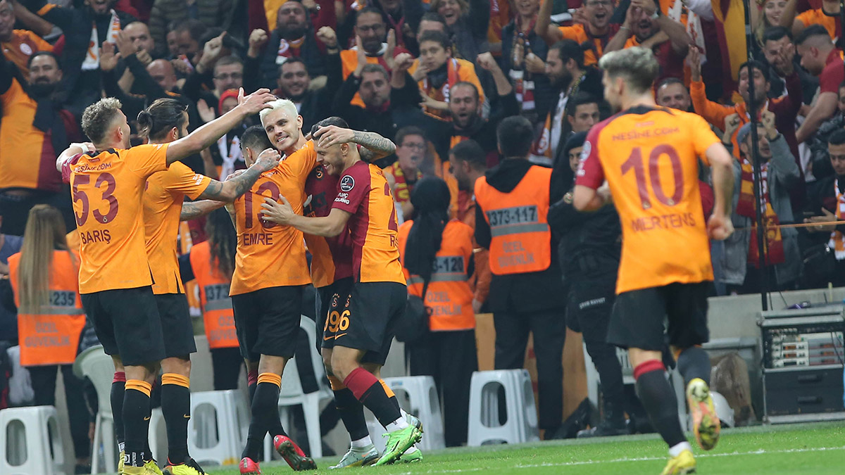 Okan Buruk kazandı Güneş battı